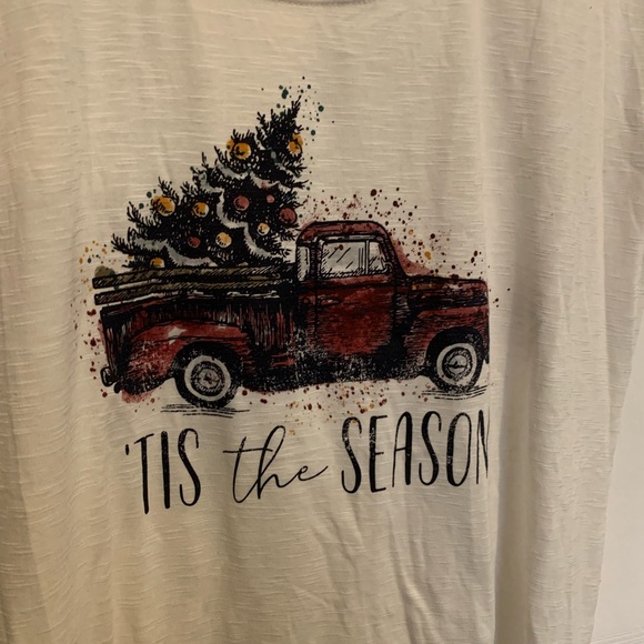 Cute Christmas tee 🎄 - Picture 2 of 3